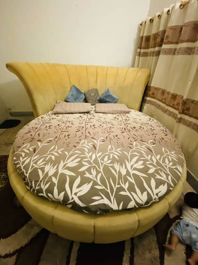 Round bed 8by8 size condition 9/10