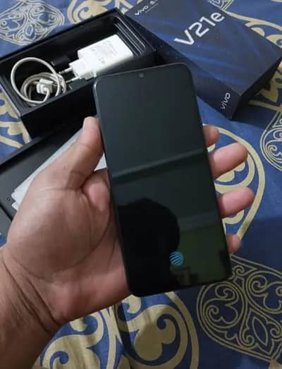 vivo21e candtion 10/10  complit box