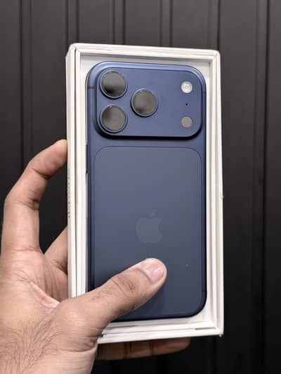 Iphone 17 pro 512gb non pta fu with box.             11 12 13 14 15 16