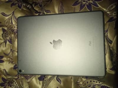 Apple IPad Pro 9.7 Inches ( A1674)