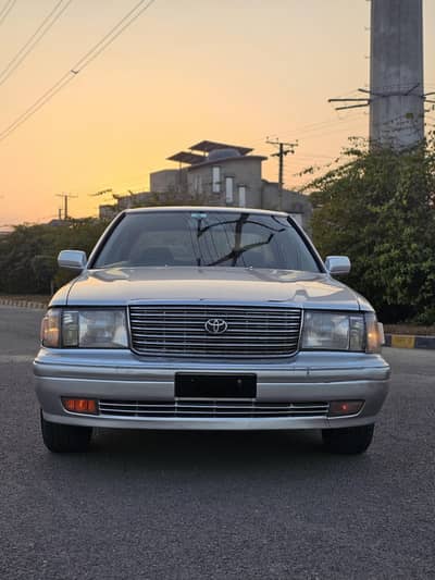 TOYOTA CROWN IN MINT CONDITION