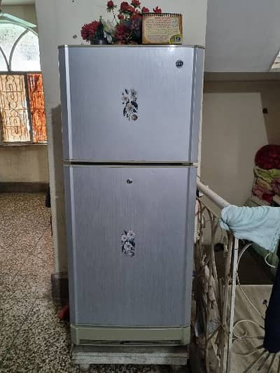 pel medium size fridge