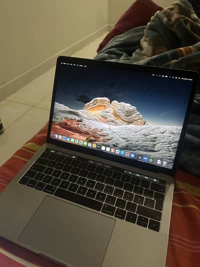 Macbook pro 2018 256gb/8gb