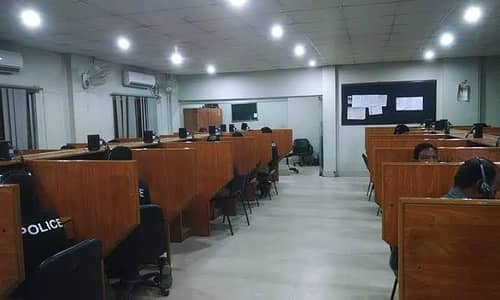 Males or females staffs required for call center