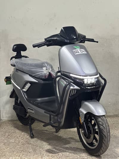 Yj future cruise z9 electric scooty 2025 model