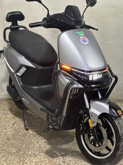 Yj future cruise z9 model 2025 ( electric scooty)