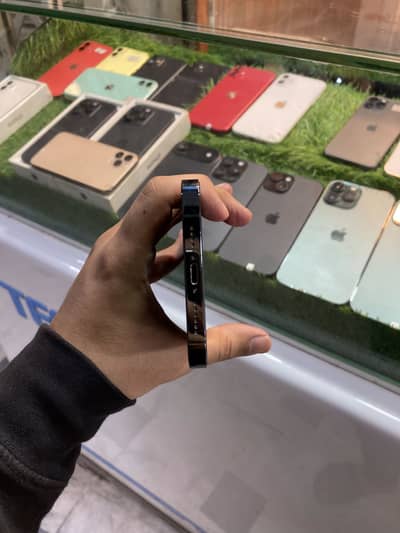 12promax 256 gb Non(Factory Unlock)