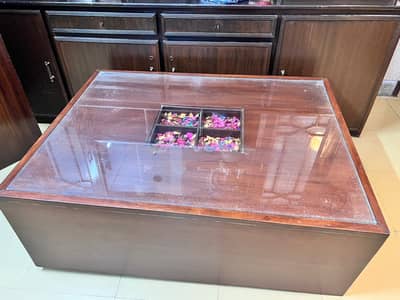 Selling in best condition a large table