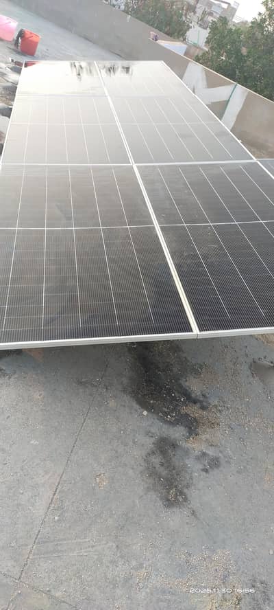 solar panels 12 available hai 595 watt hai ki hai