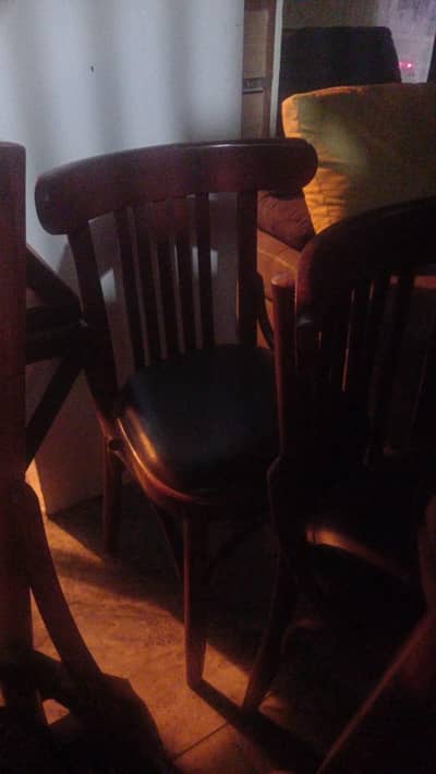 female casher cheya  rasturant Kay leay