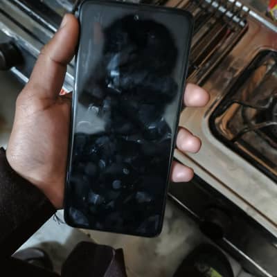 techno spark 20c in 4/128 in good condition scratch less phone