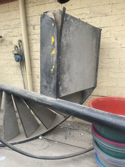 I am selling solid round stair