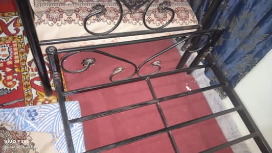 single 2 bed like new condition