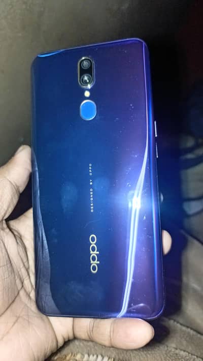 OPPO F11 8 GB 256 GB