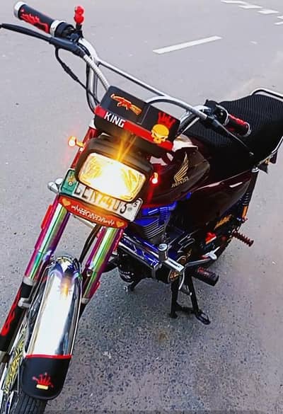 2015 ماڈل کا موٹر سائیکل ہونڈا ون ٹو فائو ایک اچھی حالات میں کم شوز اس