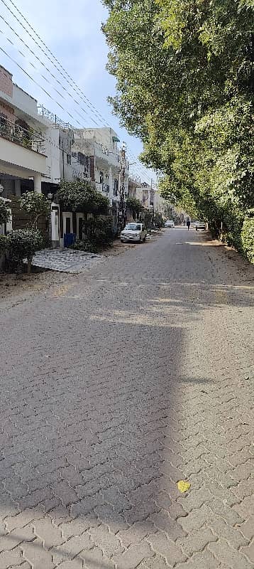 12.5 Marla Old House For Sale In Canal View Society Lahor