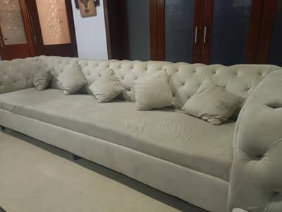 05 seater sofa in excellent condition