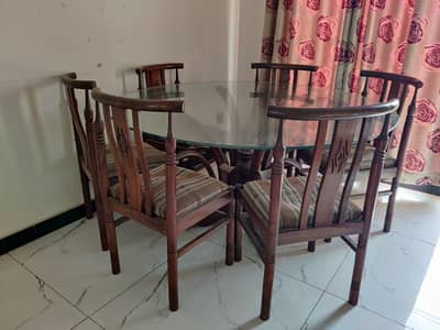 pure wooden Dining table in good condition
