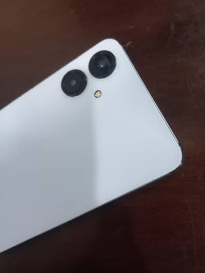 samsung A 06  : 4 GB - 64 GB . pannel change 10/8 condition  with Box