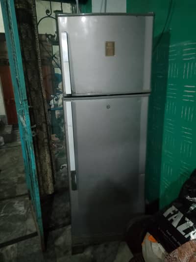 Dawlance large size fridge gas nahi hai