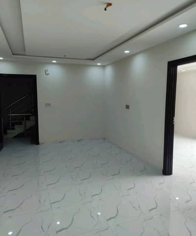 Bahria Town - Sector C Flat Sized 800 Square Feet For rent