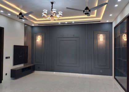 Ideally Located House Of 1 Kanal Is Available For rent In Lahore