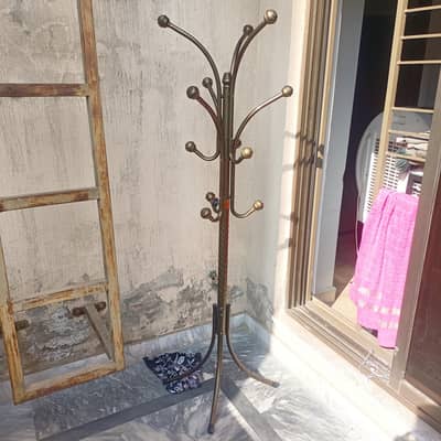 clothes hanging stand