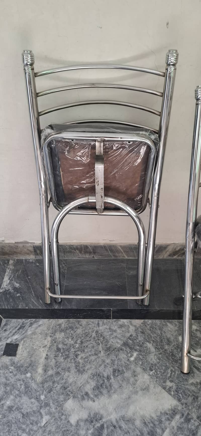 Table set. . . Folding 4