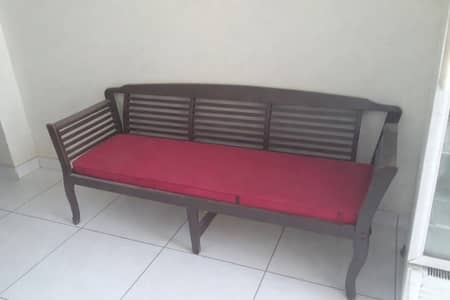 sofa and setti