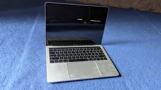 MacBook Pro 2016 | 16GB RAM | 512GB SSD | Working Condition LCD Broken