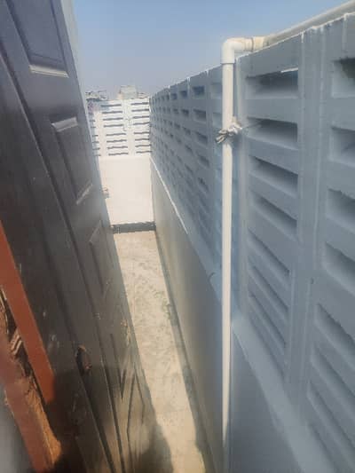 6TH FLOOR FLAT IS AVAILABLE FOR RENT FOR BACHLORS