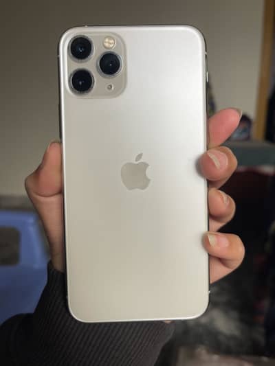 100% battery health, 256 GB