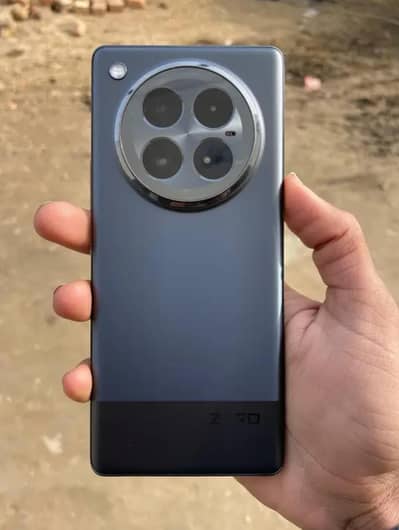 Infinix zero 40 5G 12+12 / 256 11 months warranty