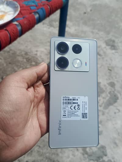 infinix note 40 10/10 256 GB  with box charger