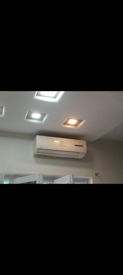 very well good condition used split air conditioner home used