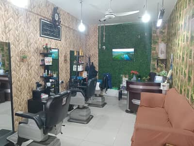 saloon k lea karigar ki zarorat ha