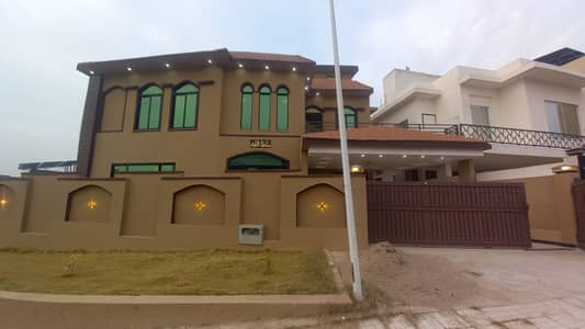 16 MARLA DESIGNER HOUSE FOR SALE