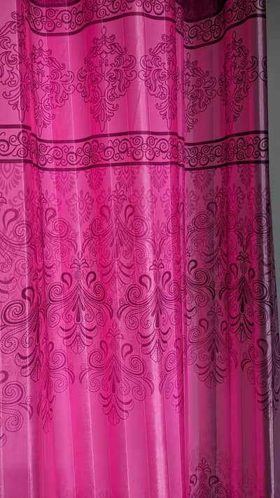 curtain /parde pink colour used but damage