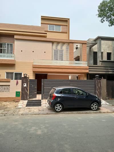 New brand 20 marla portion+ servan room prime location air line society near pcsir2 available.