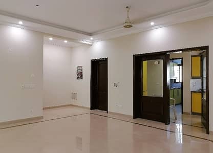 A Spacious 1 Kanal House In DHA Phase 3