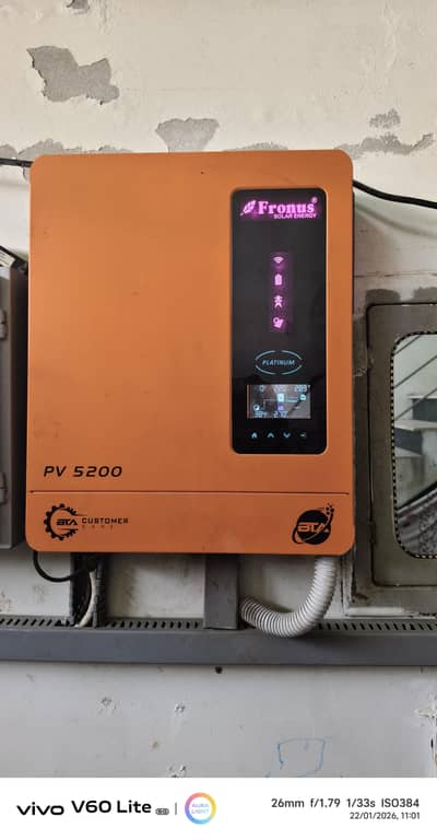 Fronus PV 5200 3600watt sale 2 battery
