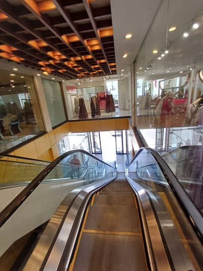 2000 Sq. Feet Prime Location Shop For Rent At MM Alam Road Gulberg Best For Brands