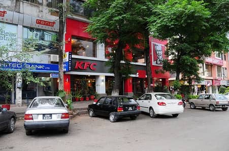 Prime shop for rent in F-6 Markaz, Islamabad. 350 sq ft, ideal for brands & retail. Rent: 700,000 | 6 months advance | 3 months security. High footfall & excellent location. Contact for details.