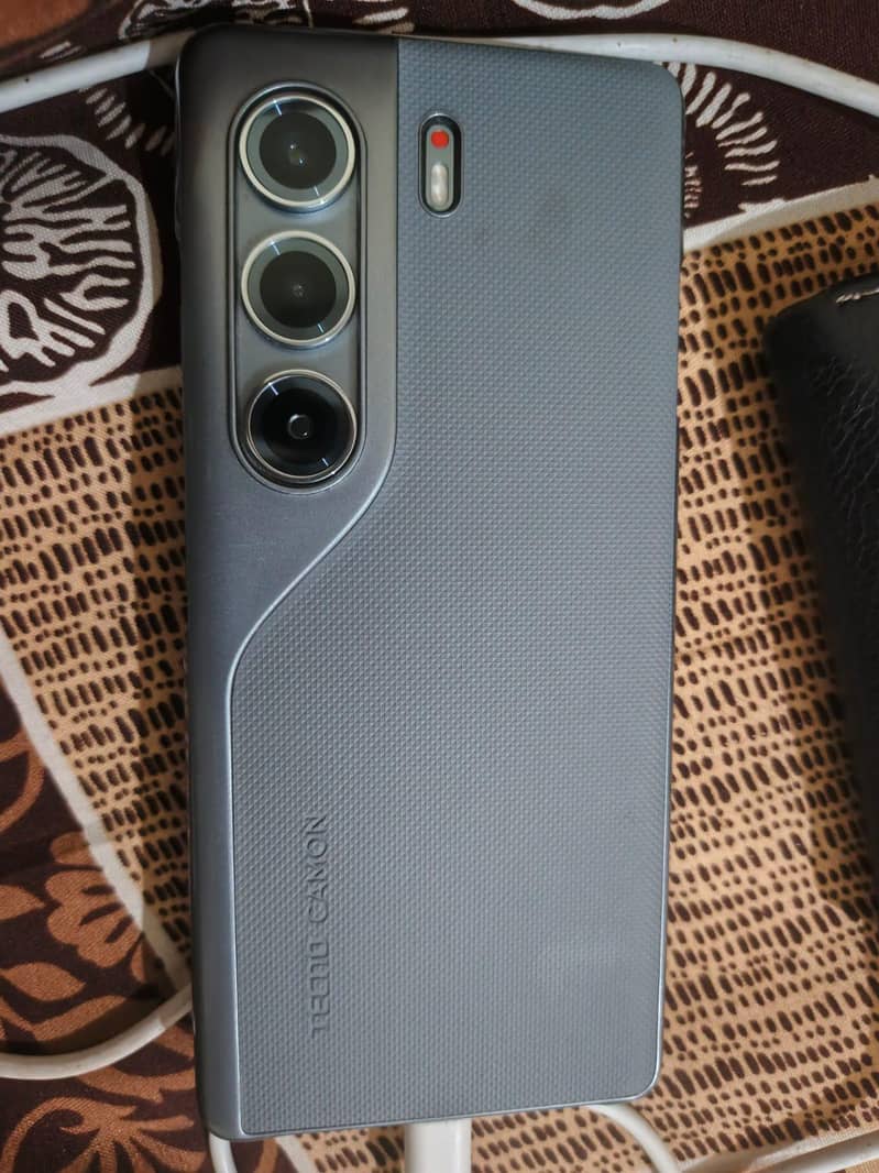 Techno camon 40 pro 3
