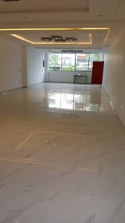 Spacious 10 Marla Hall Available For Rent