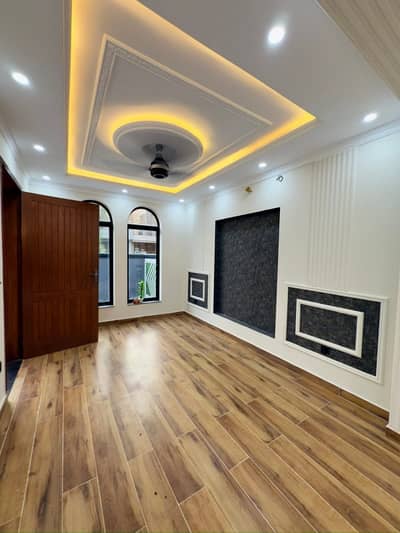 1 Kanal Upper Portion Available For Rent In Central Park