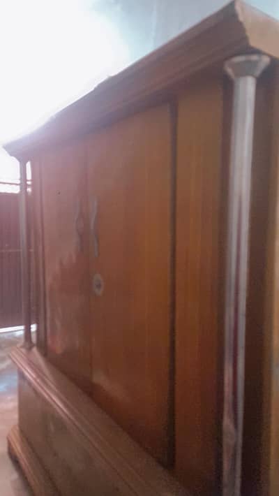 Safe peti/ Peta / Almari / Wardrobes