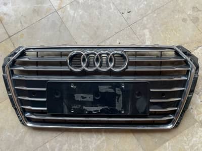 Audi A4 B9 Front grill with emblem 10/10 condition