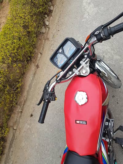 Honda 125 totally janian all ok just like new bio matric available