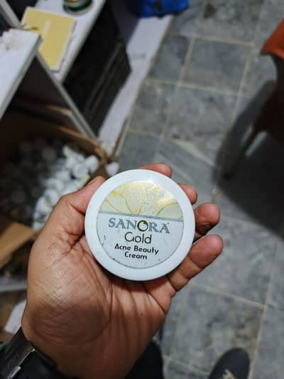 SANGORA Gold Acne Beauty Cream – Compact Skincare Jar